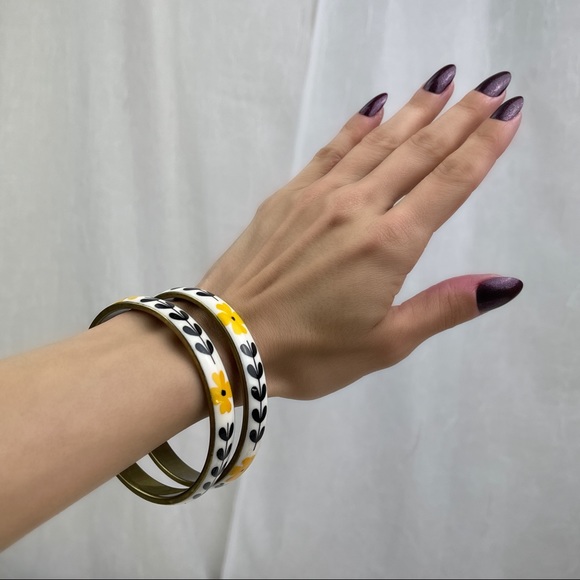 🚫SOLD🚫 NWOT Golden Yellow Flower Retro Bangle - Picture 7 of 16